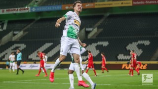Гладбах надви Кьолн в отложен мач от Бундеслигата