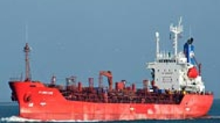 Пирати отвлякоха танкер с българи на борда 