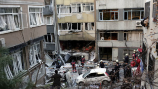Четирима души пострадаха при взрив в Истанбул
