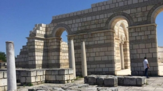 Голямата базилика в Плиска с нови арки