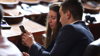 Депутатите се захванаха с процедурните правила за избор на шеф