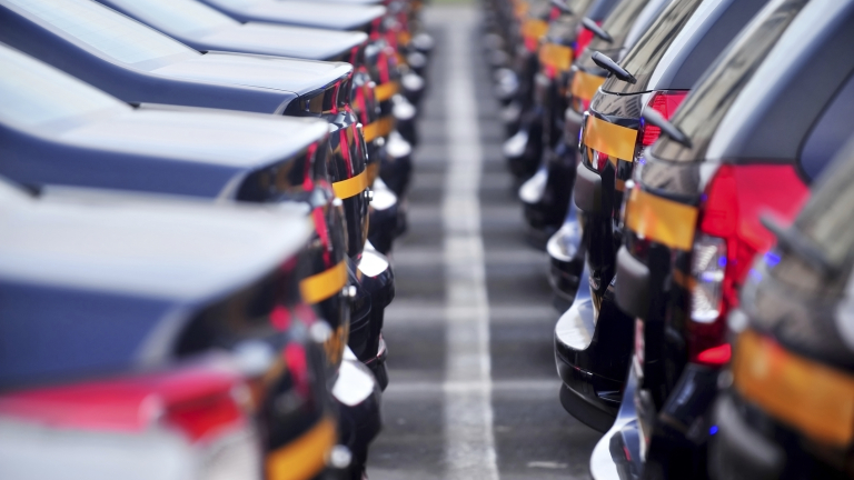Продажбите на нови коли в Западна Европа спадат с 26% през септември