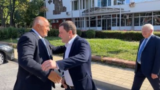 Борисов в Перник: Държавата е тотално счупена