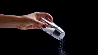 Прекалената консумация на сол не е полезна за нашето здраве