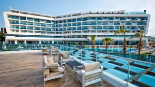 С полет от Истанбул до Анталия отборът на Славия замина