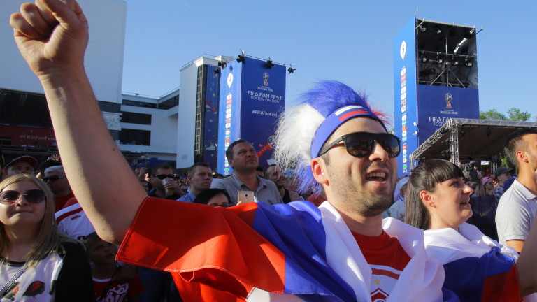 Домакинството на Световното първенство прави Русия по-приятелска към гейовете