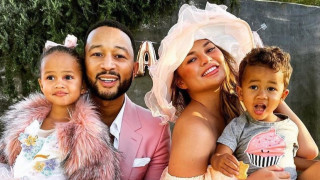 Сякаш беше вчера когато последно гледахме снимки на кърмещата Криси Тейгън