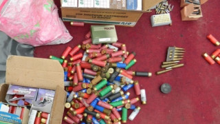Криминалисти на ОДМВР Враца иззеха голямо количество незаконно оръжие и боеприпаси