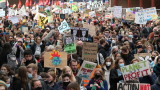  Млади деятели против климатичните промени стачкуваха в Глазгоу 