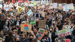Млади активисти срещу климатичните промени протестираха в Глазгоу  