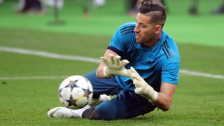 След като отдаде титулярния си страж Серхио Рико под наем