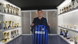 Интер обяви официално трансфера на португалския защитник Седрик Соареш Крайният