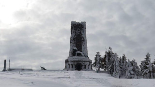 Снегът затвори паметника на Шипка до първи декември
