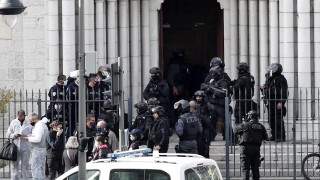 Една жена обезглавена при терористична атака с трима загинали до базилика в Ница