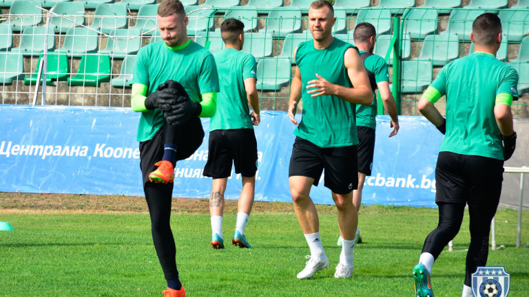 С група от 23 футболисти Черно море заминава за Тетевен