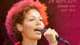 Rosalia De Souza ни носи автентичен боса нова заряд 
