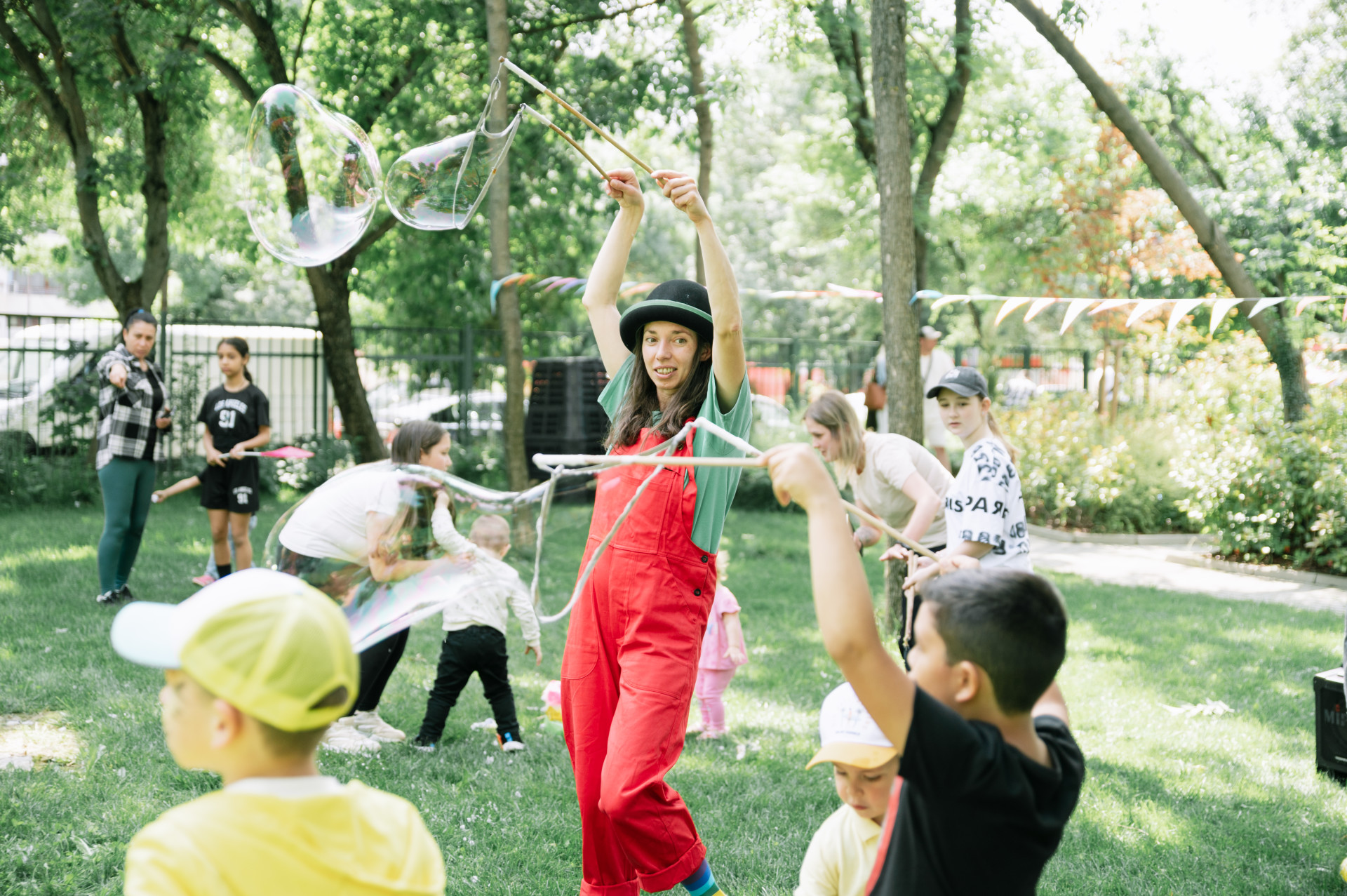 Празненство по случай 1ви юни на The Human Safety Net и фондация 