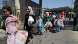 Протест на бежанците в "Овча купел" заради бавното получаване на статут 