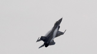 Изтребител Ф-16 се разби в Калифорния