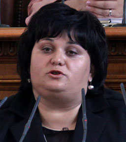 Фидосова успокоява БСП