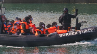 Френската полиция разчисти лагер на нелегални мигранти в Гранд Синте населено