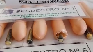 Аржентинската полиция хвана контрабанда на кокаин в пластмасови пениси