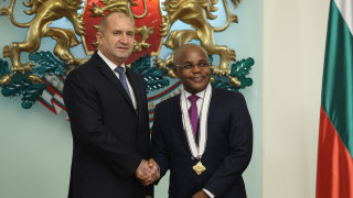 На тържествена церемония в Гербовата зала на Дондуков 2 Държавният