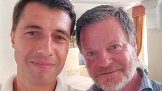 Световната футболна легенда Стефан Шварц пристигна вчера в Бургас по