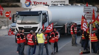 Шофьорите на камиони във Франция организираха пътни блокади на магистрали