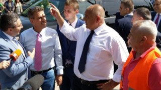 Премиерът Бойко Борисов ударно инспектира завод пътища газопровод и спортна