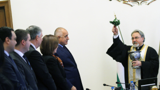 Гонят дяволите и таласъмите от Министерски съвет