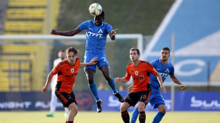 Опорният халф на Левски Хали Тиам може да напусне