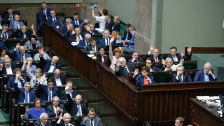 Долната камара на полския парламент прокара спорния закон за реформа