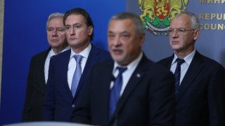 Не виждам причини да подам оставка по лични съображения Това