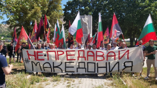 Протест на ВМРО блокира движението в Кресненското дефиле Симпатизантите на