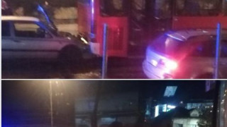 Автомобил удари автобус в София