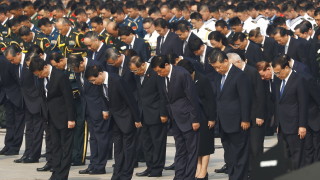 Китайският президент и лидер на Комунистическата партия Си Дзинпин почете