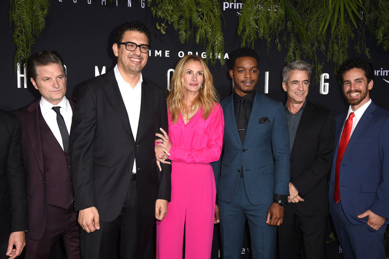 Ши Уигхам, Сам Есмаил, Джулия Робъртс, Стивън Джеймс и Дермот Малруни и Илай Хороуиц (от ляво надясно)