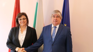 По традиция Нинова се срещна с руския посланик Макаров