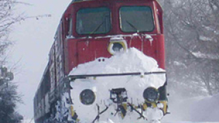 Снегът блокира четири влака 