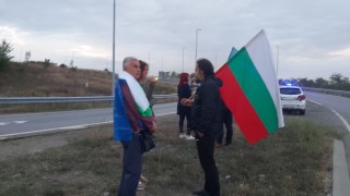 Продължава блокадата на магистрала Тракия и на Подбалканския път в