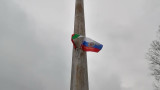 Васил Терзиев по дирите на монтирани руски знамена по "Цариградско шосе"
