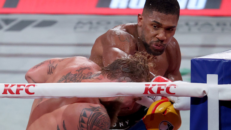 Антъни Джошуа е в стабилно състояние след катастрофата