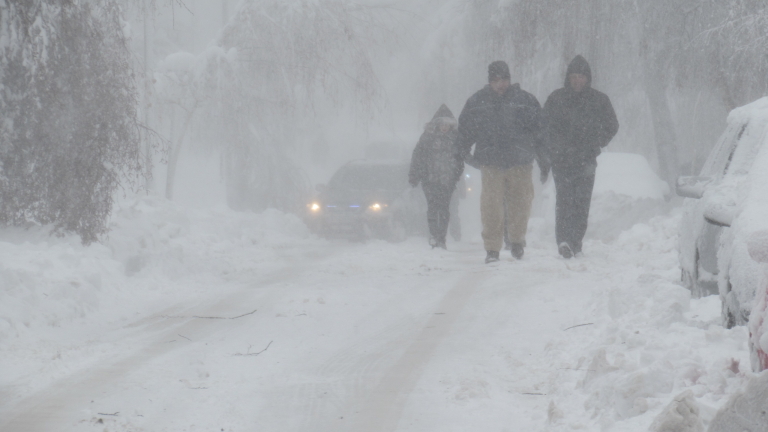 Тежки зимни условия в цялата страна, бедствено положение в Смолян
