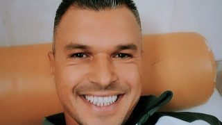 Нападателят и помощник треньор на Добруджа Валери Божинов не пропусна да поздрави