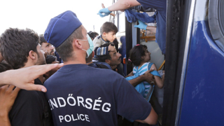 Унгария скочи на Хърватия заради мигрантите