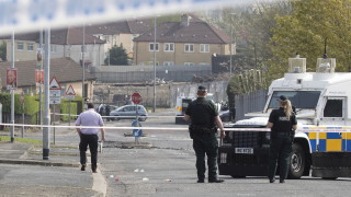 Двуетажен автобус превозващ повече от 40 души сред които и