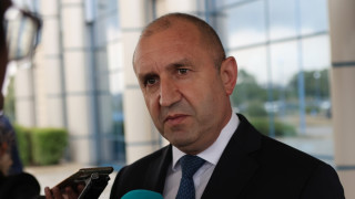 Докато управлява служебното правителство назначено от президента Румен Радев България