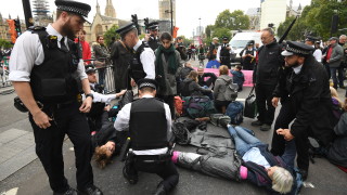 В Лондон и Сидни арестуваха стотици протестиращи срещу климатичната криза
