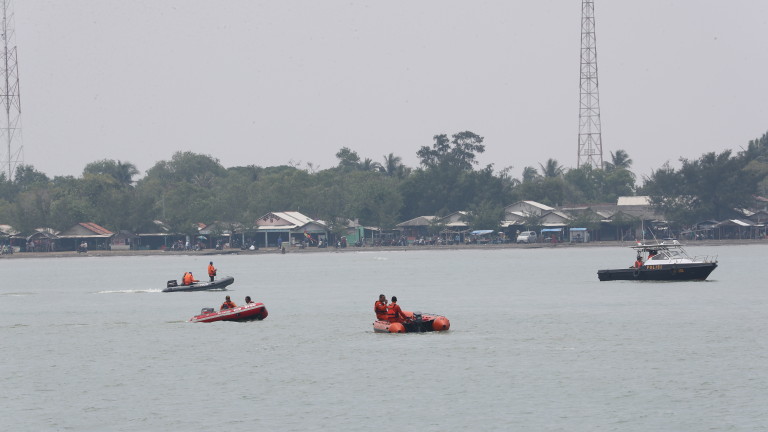 В Индонезия вярват, че са открили местоположението на падналия самолет